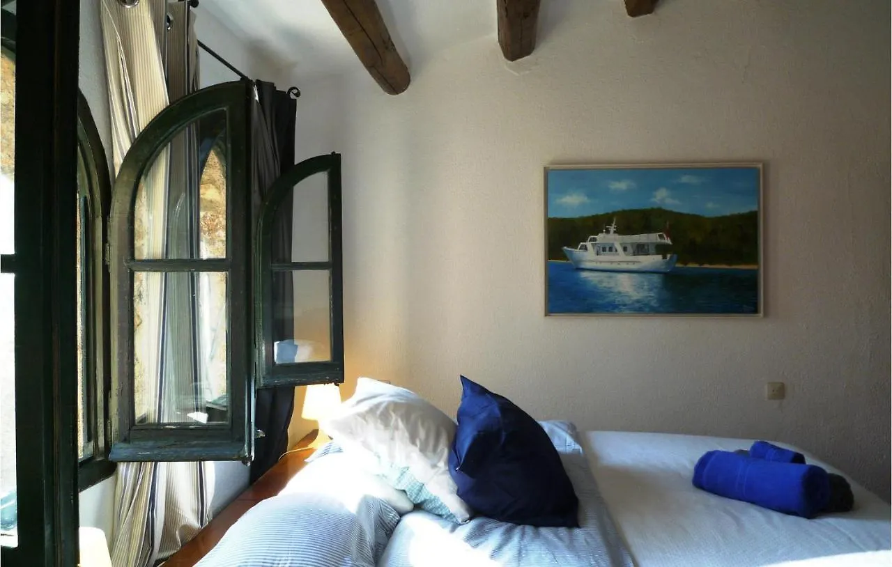 Beautiful Home In Tossa De Mar With Kitchen Hébergement de vacances
